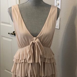 Adorable Robert Rodriguez pink v neck ruffle top.